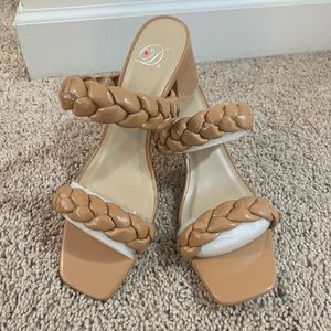 Braided heels 👡